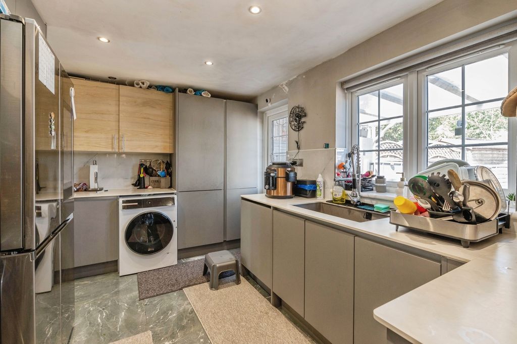 Property photo 3 of 20 Pbox-Img.Jpg