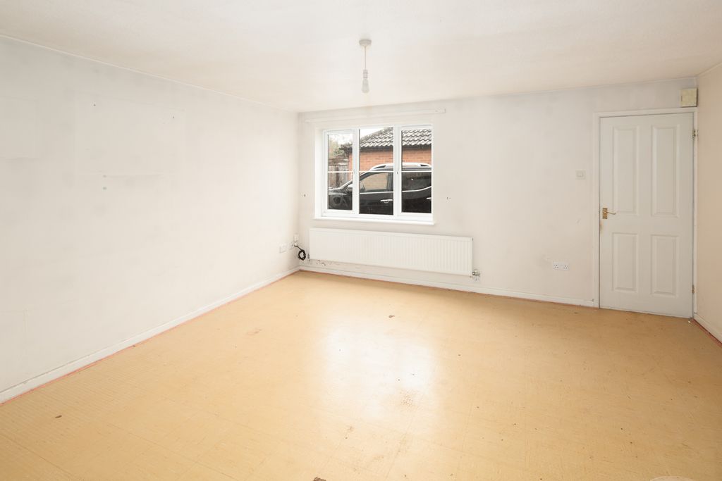 Property photo 3 of 17 Living Room