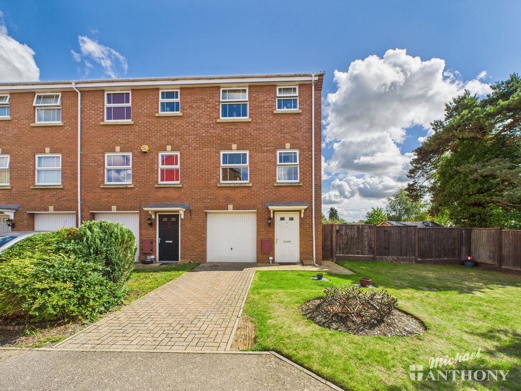 Property photo 1 of 18 Cam02773G0-Pr0352-Still026