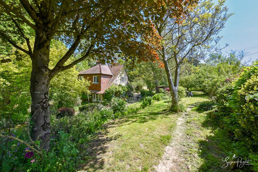 Property photo 2 of 48 Grey Gables