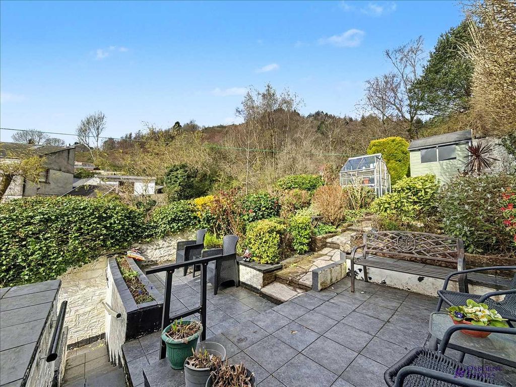 Property photo 2 of 28