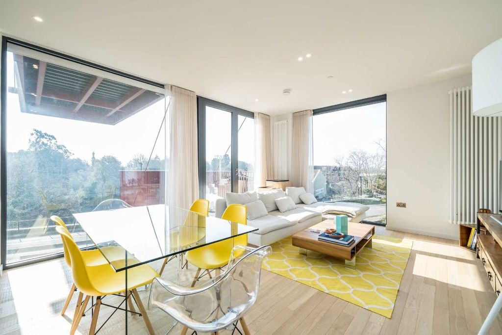 Property photo 3 of 11