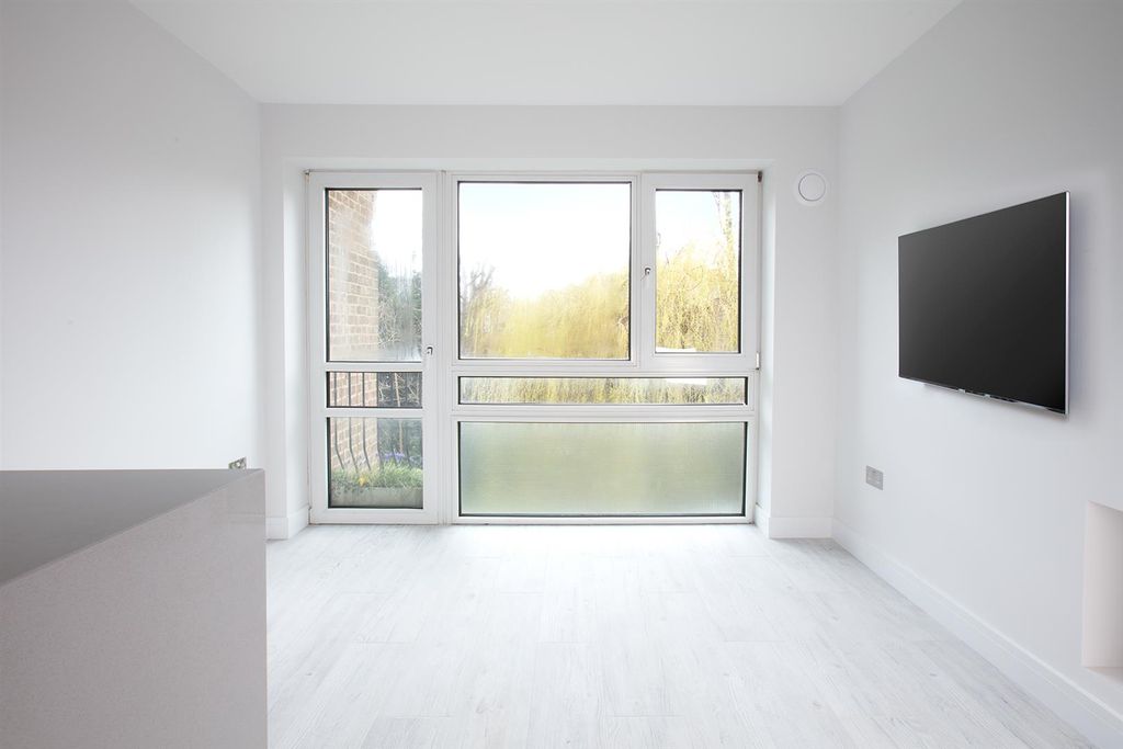 Property photo 1 of 18 Stjohnswood_007.Jpg