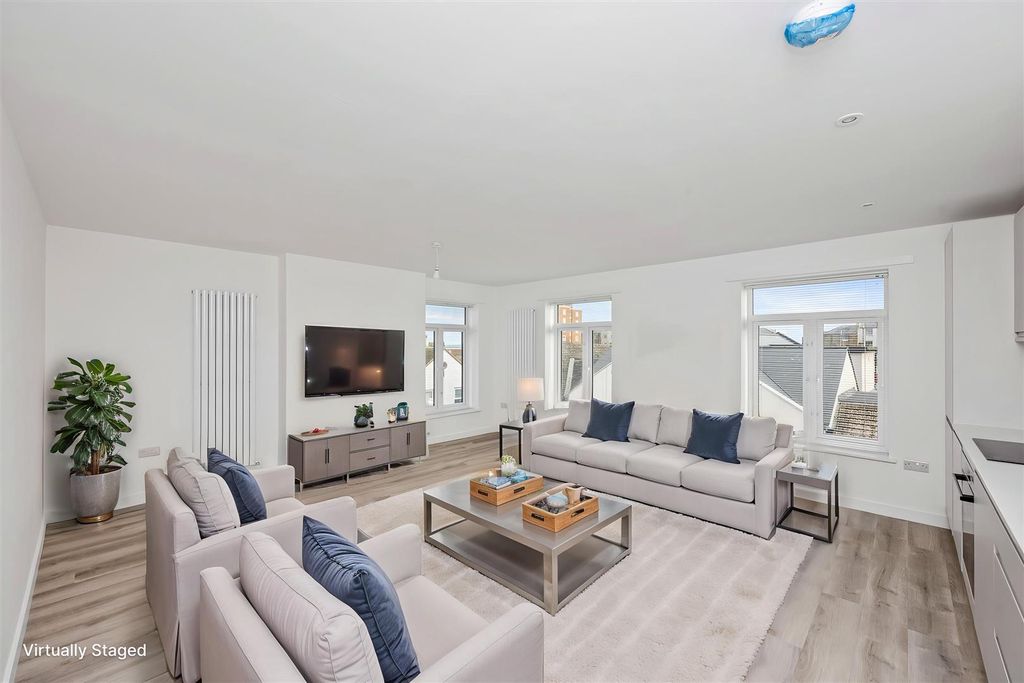 Property photo 1 of 20 Montague-Street