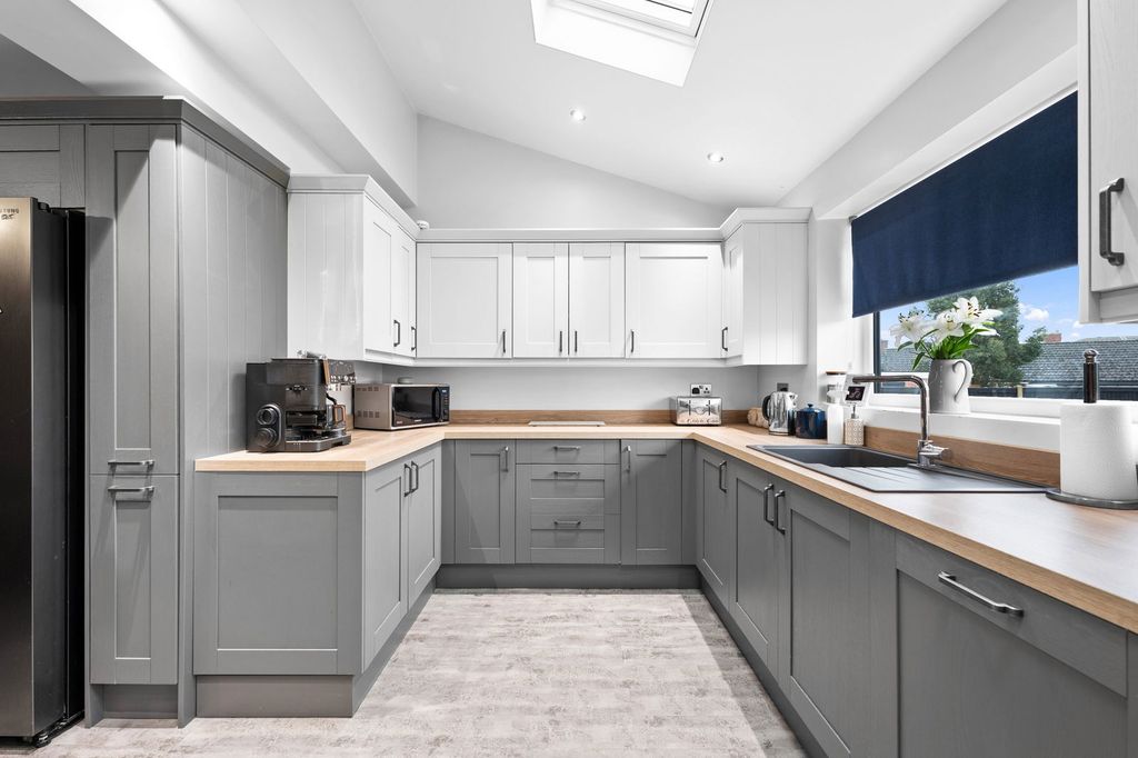 Property photo 3 of 28