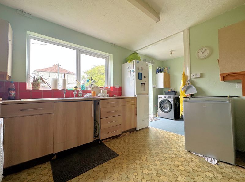 Property photo 3 of 18 Kitchen