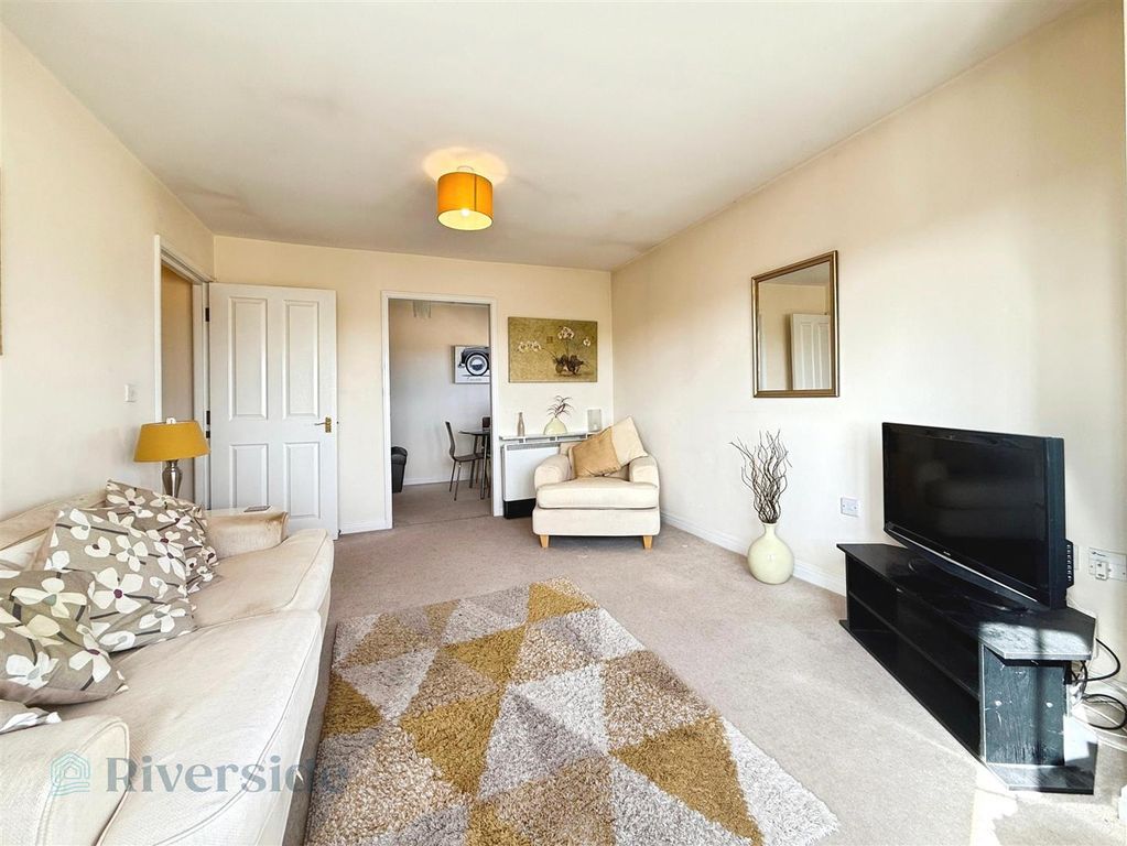 Property photo 3 of 11