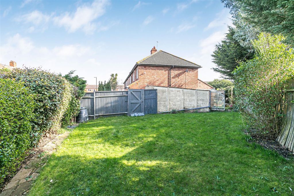 Property photo 2 of 34