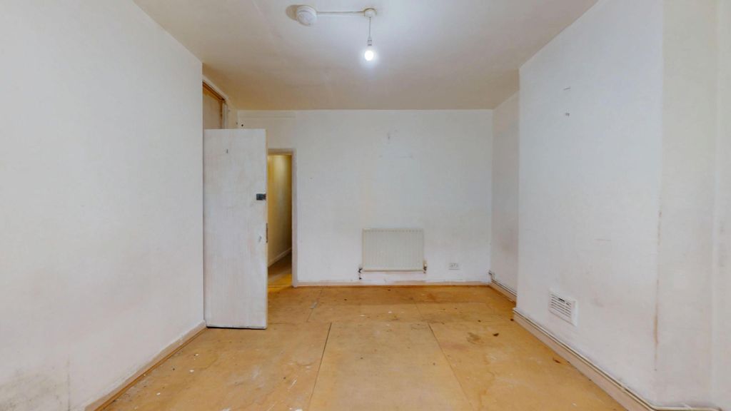 Property photo 3 of 19 62 Tudor Road, East Ham, London, E6 1Dr