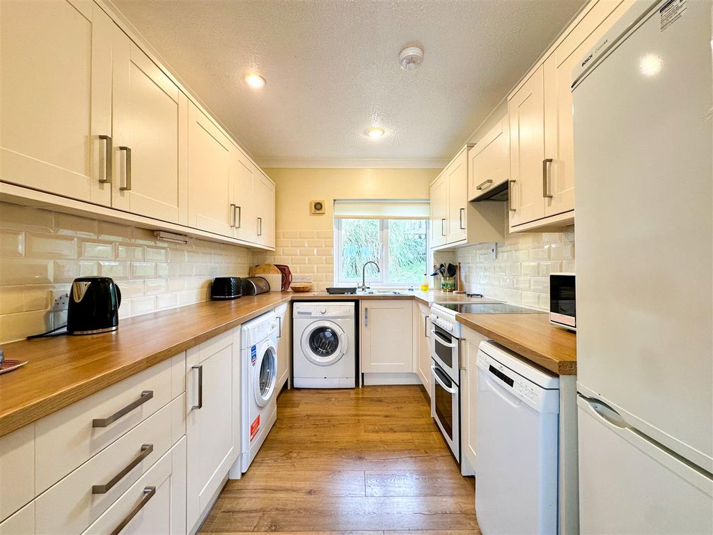 Property photo 3 of 28 Kitchen