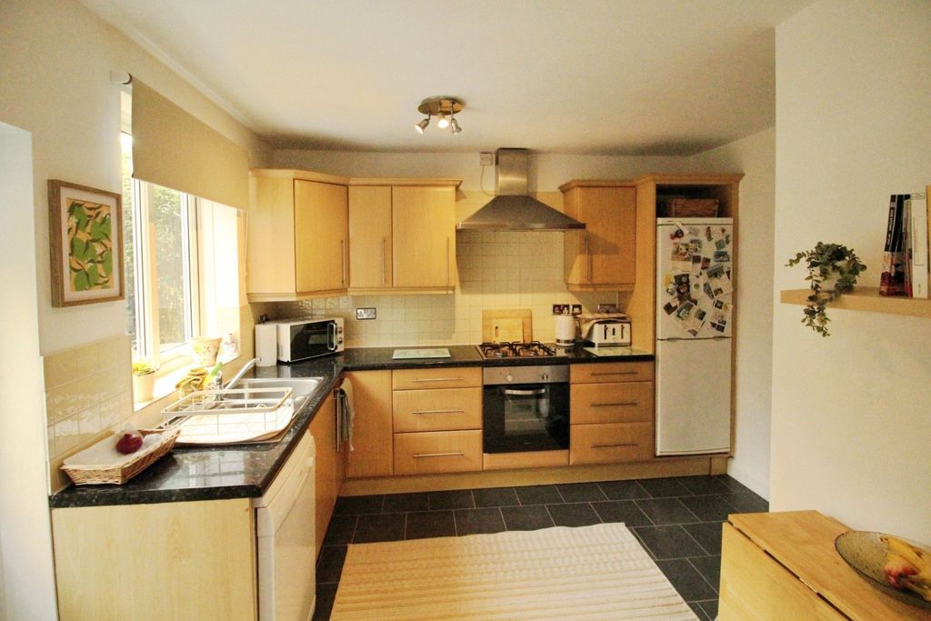 Property photo 3 of 14 Kitchen