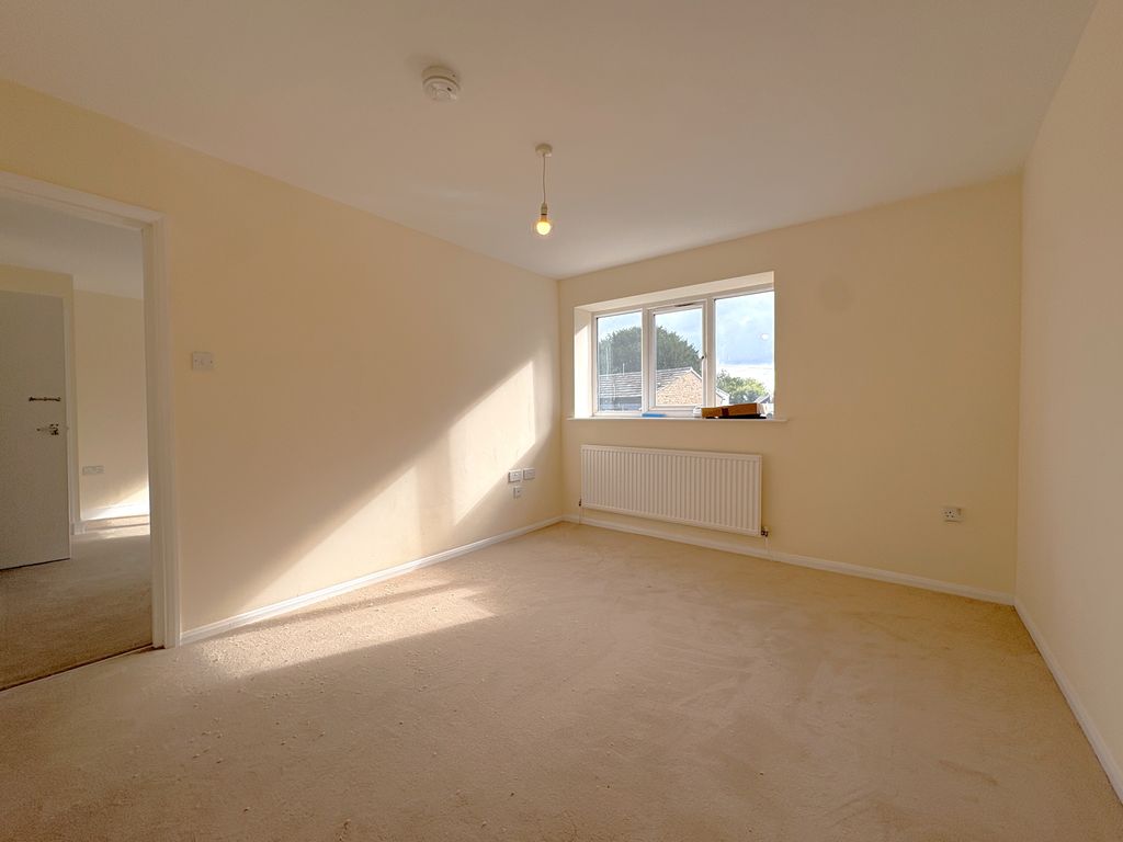 Property photo 1 of 4 Living Room