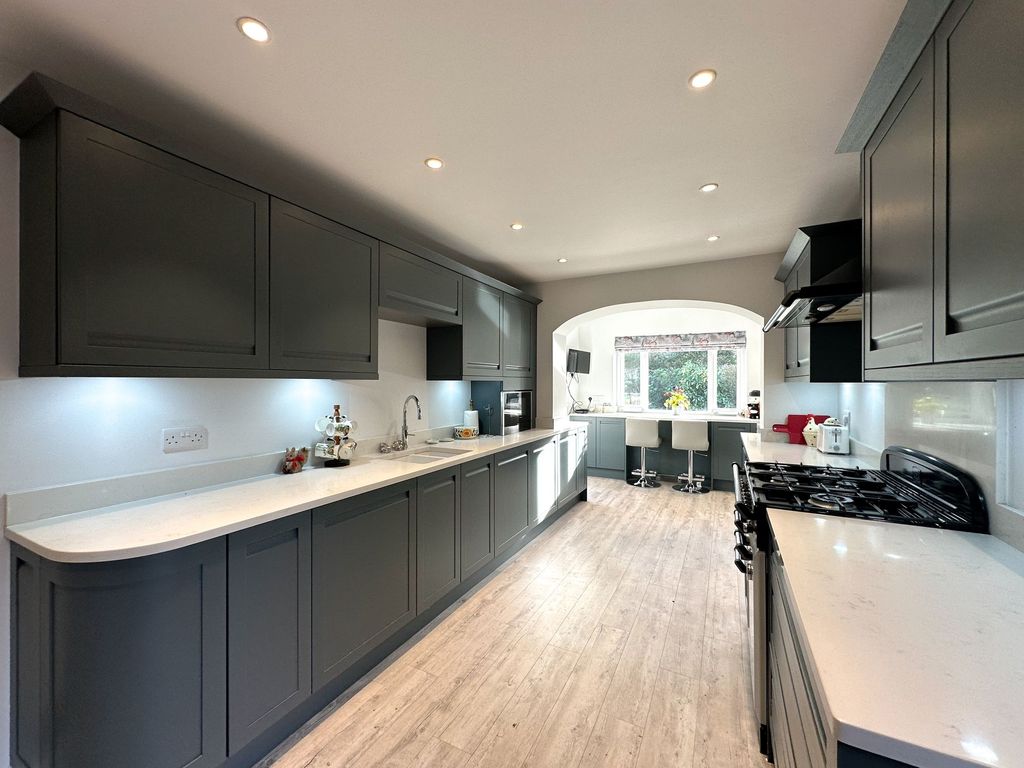 Property photo 2 of 27