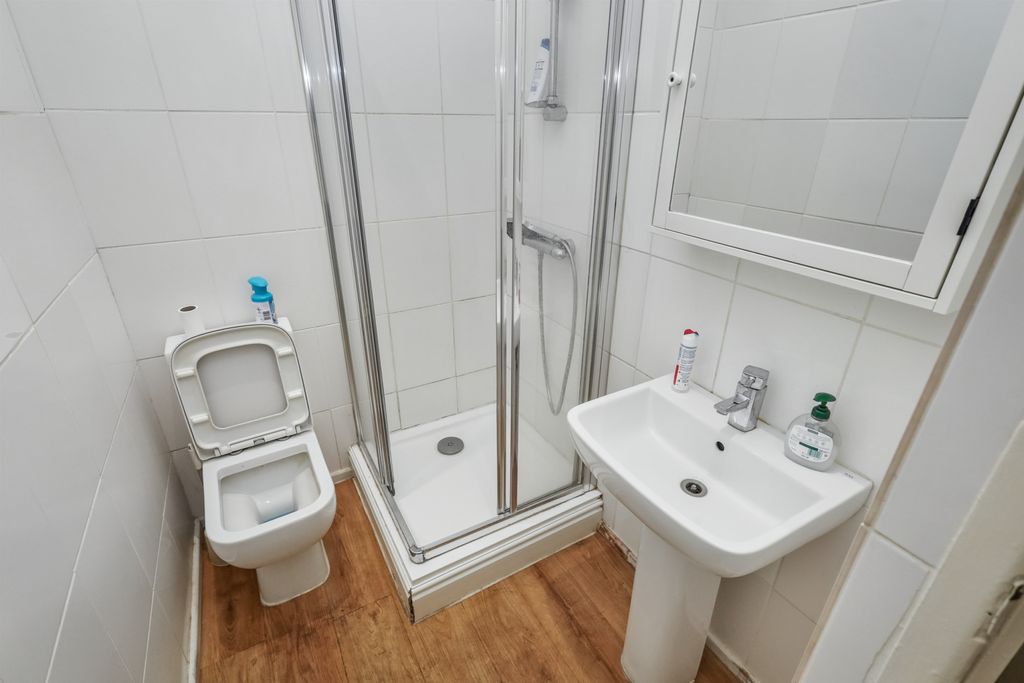 Property photo 2 of 21 283 Church Road, Leyton, London, E10 7Bq