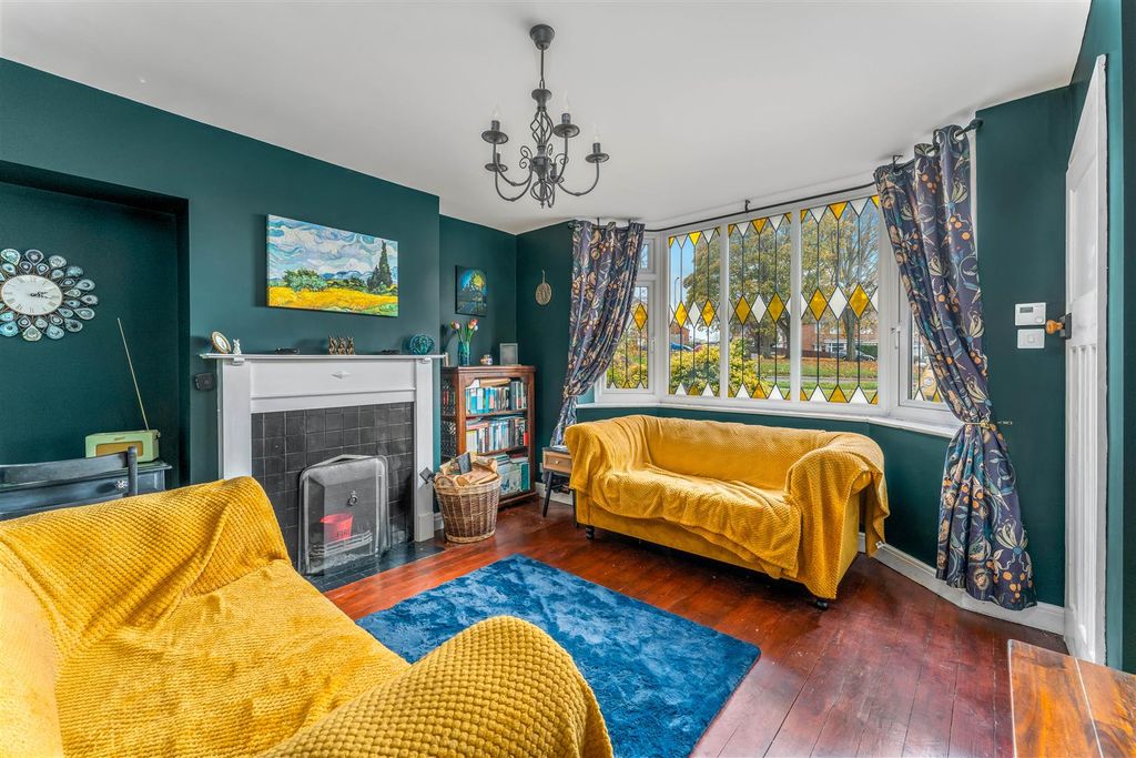 Property photo 2 of 12 26 Ruscote Avenue, Banbury-5.Jpg