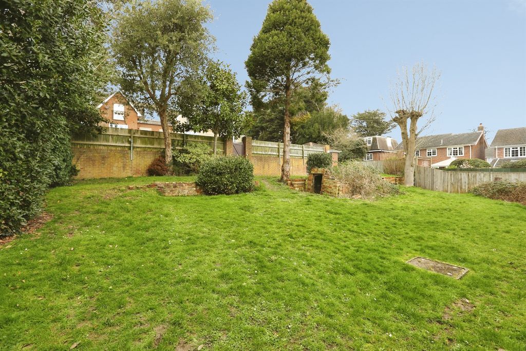 Additional image 19 of 2 bed flat for saleThe Avenue, Fareham PO14