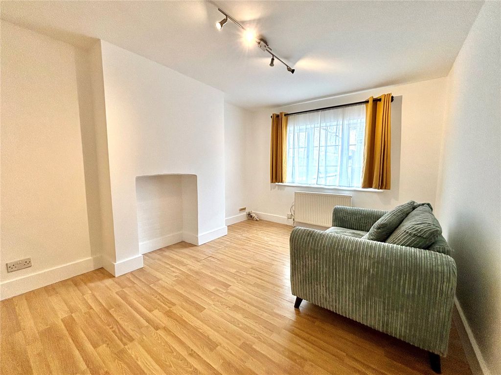 Property photo 2 of 8 Picture No. 17