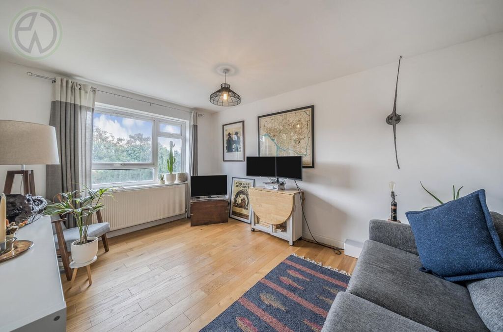 Property photo 2 of 10 55B15A41-E8c9-40Fa-918c-970304Bdae72.Jpg