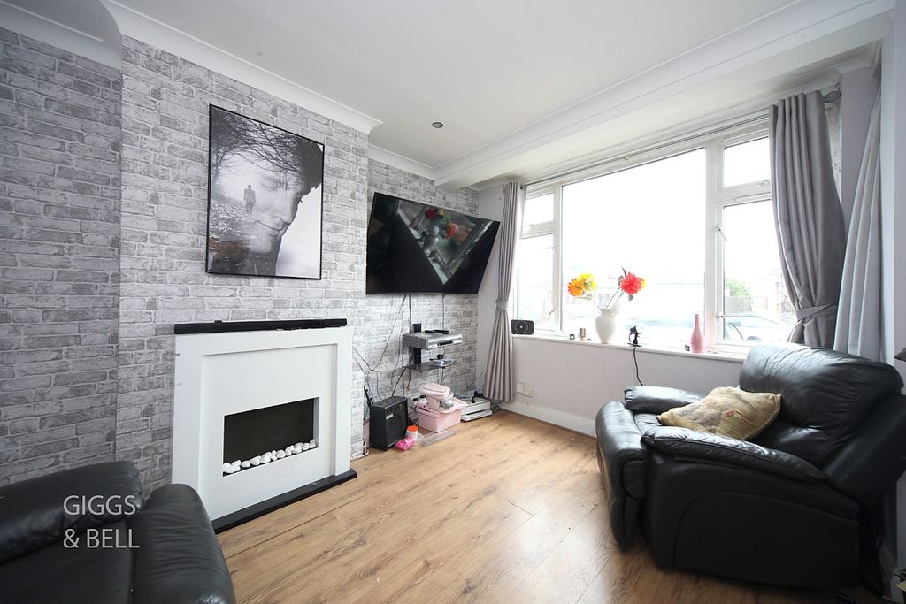 Property photo 2 of 20 5195051