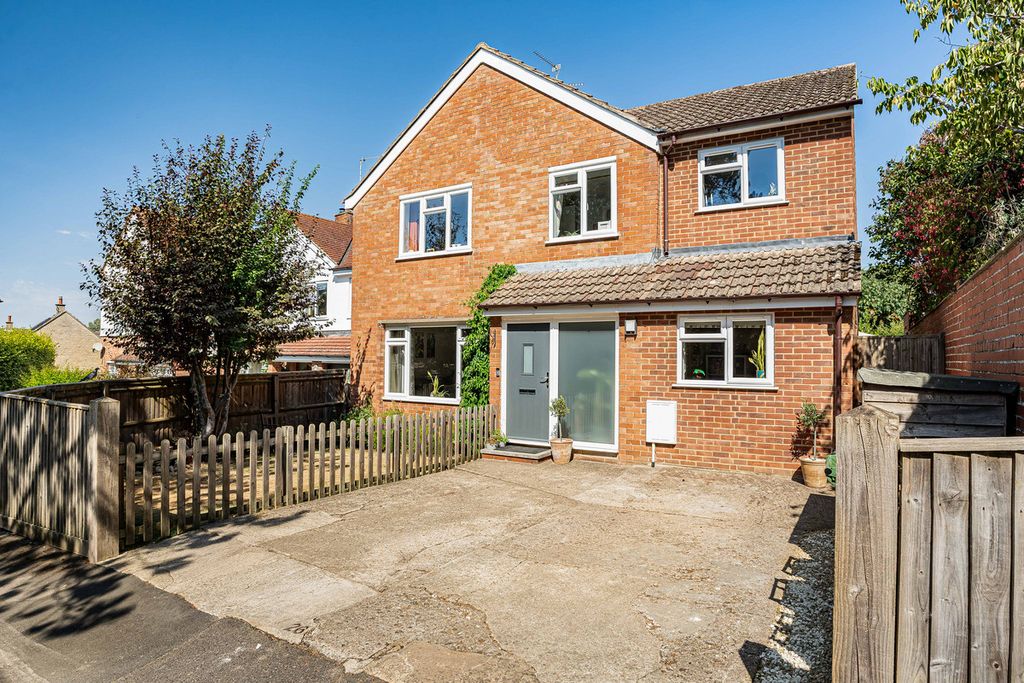 Property photo 1 of 28