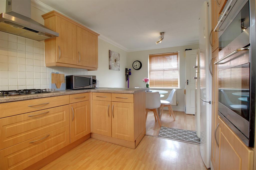 Property photo 2 of 20