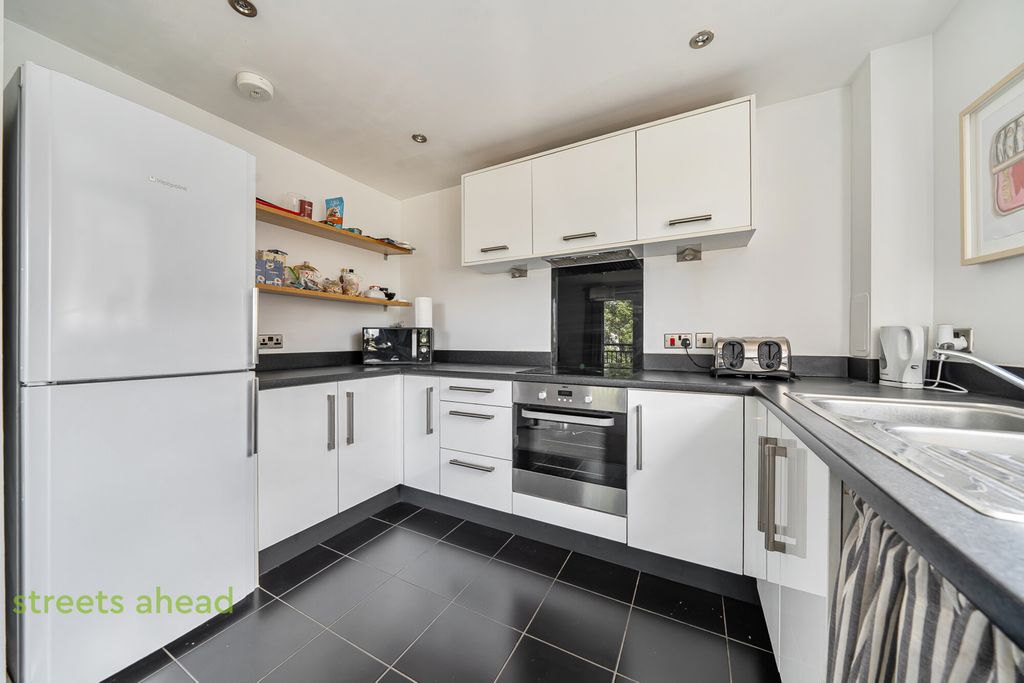 Property photo 3 of 22 8De0Fa68-B063-4cd...