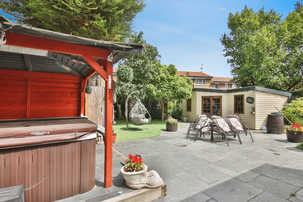 Property photo 2 of 19 3518558