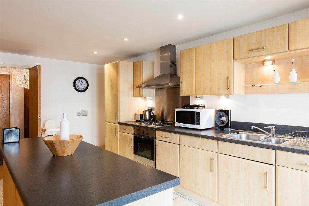 Property photo 2 of 16 Boundary House