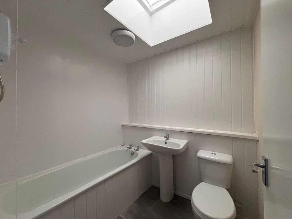 Property photo 2 of 6 Bathroom