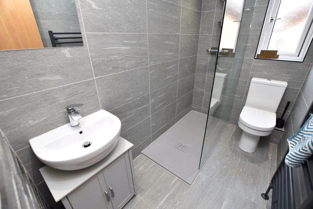 Property photo 2 of 20 Picture No. 35