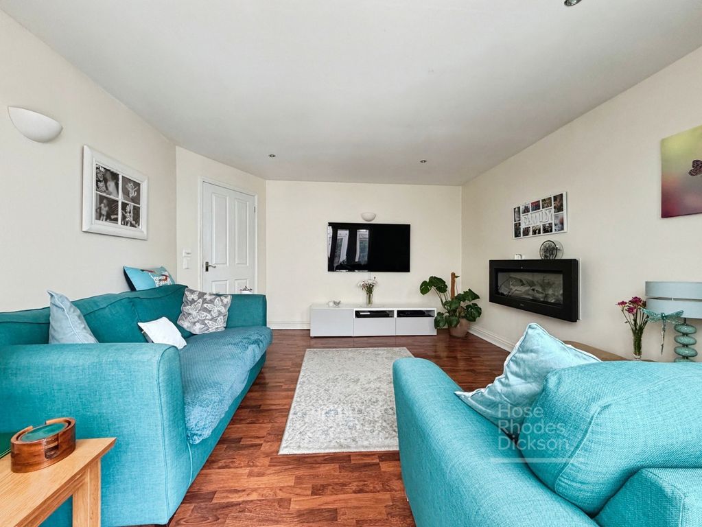 Property photo 3 of 16 Living Room