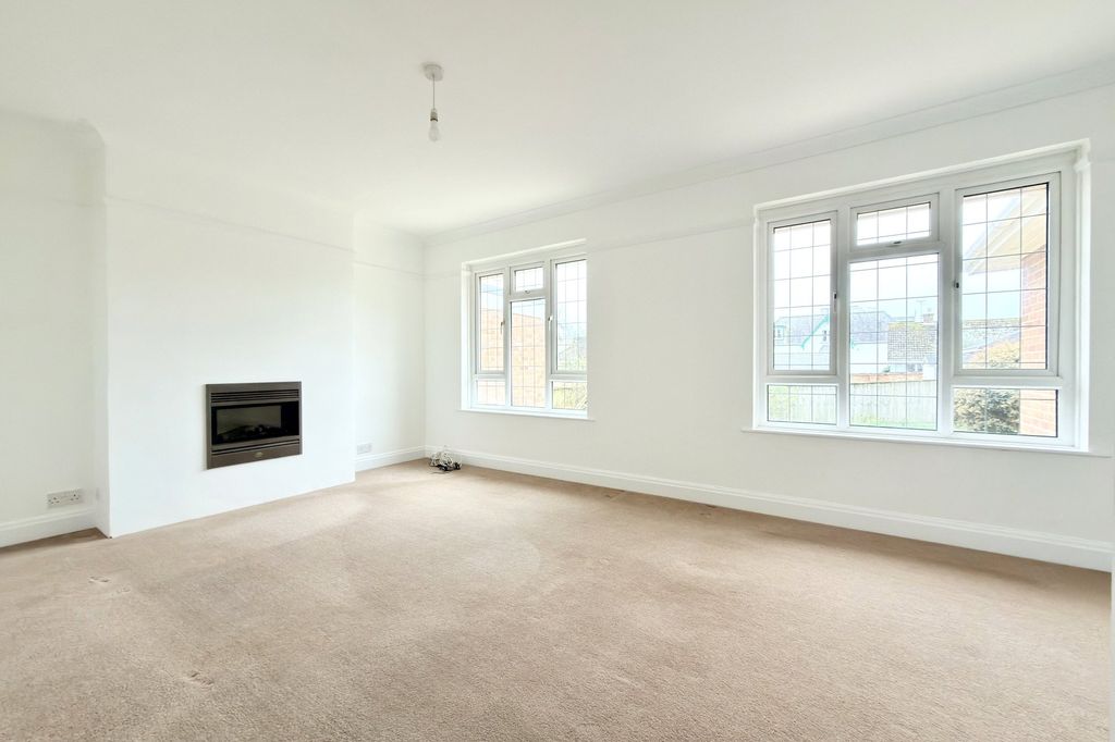 Property photo 2 of 12 Picture No. 16