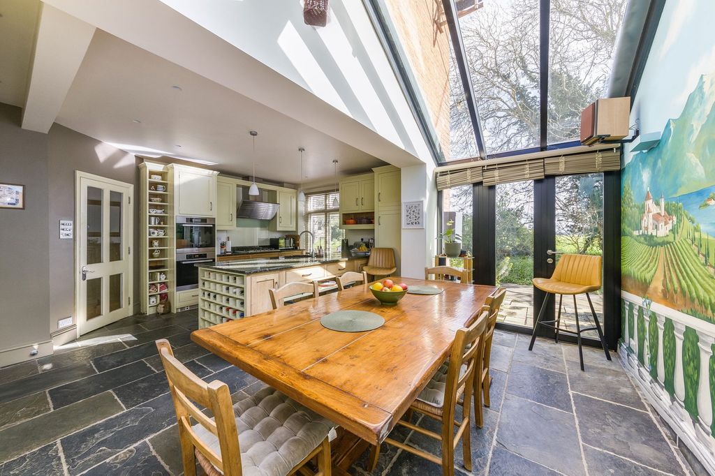 Property photo 2 of 30