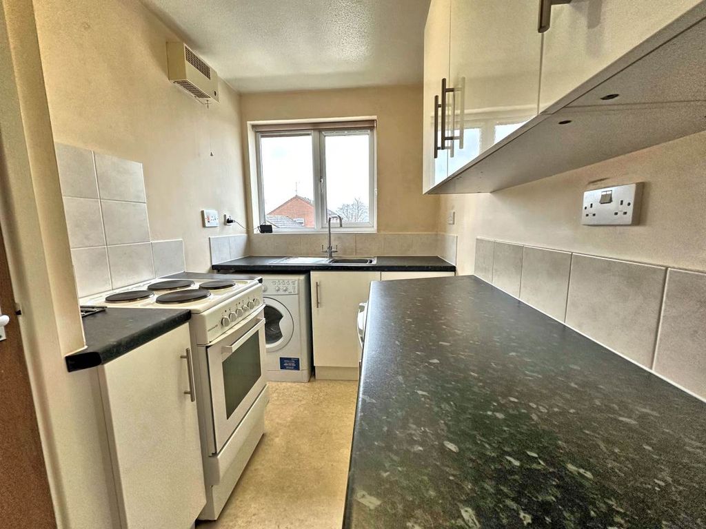 Property photo 3 of 13 Kitchen
