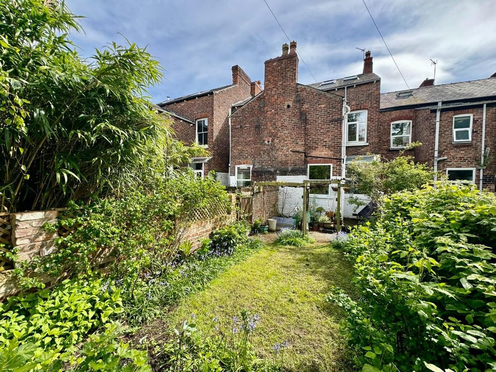 Property photo 2 of 20