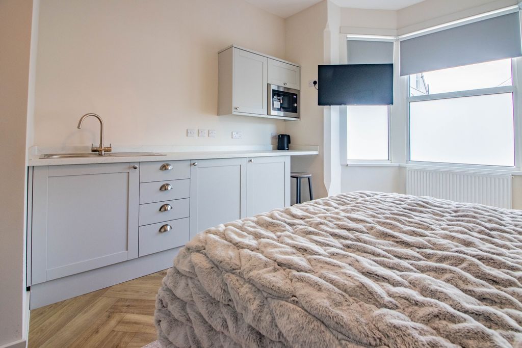 Property photo 3 of 12 E-3