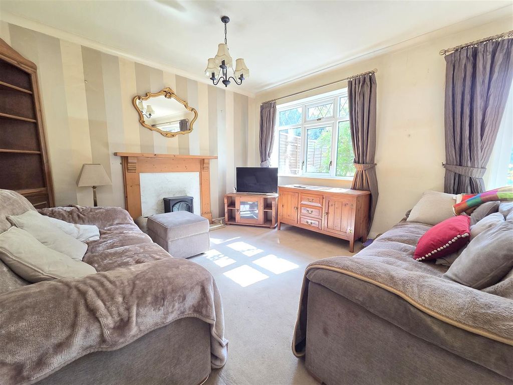 Property photo 3 of 12 Lounge Area
