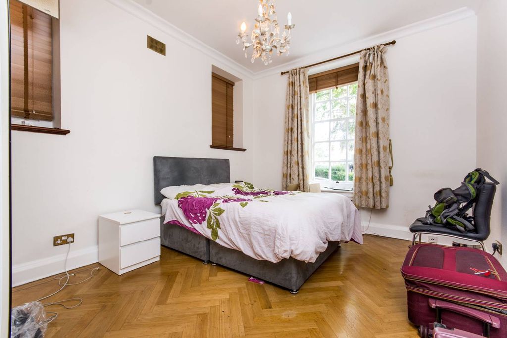 Property photo 3 of 5