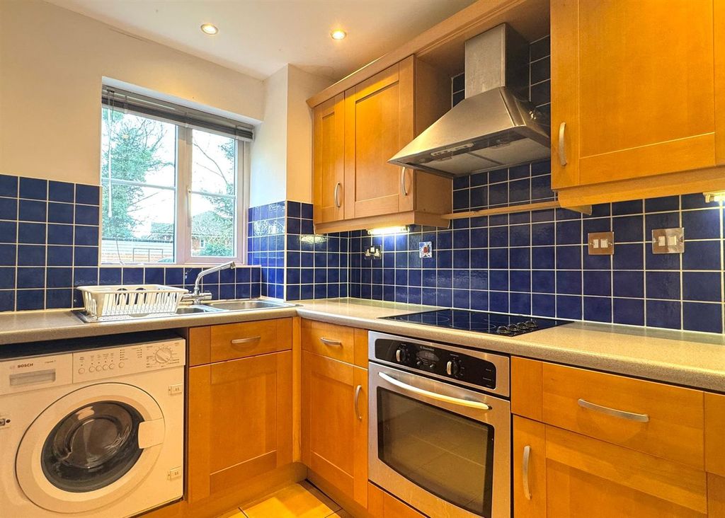 Property photo 3 of 7 Kitchen