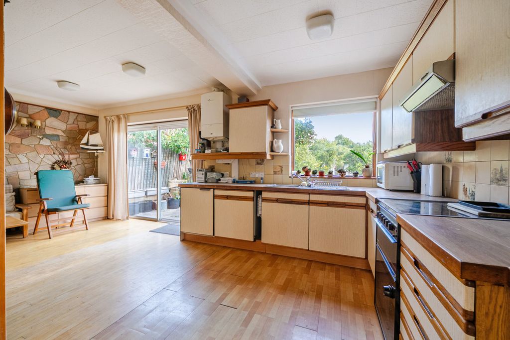 Property photo 3 of 19 1523506-8-6Aabf02...