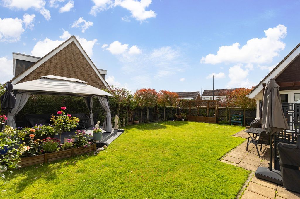 Property photo 2 of 28