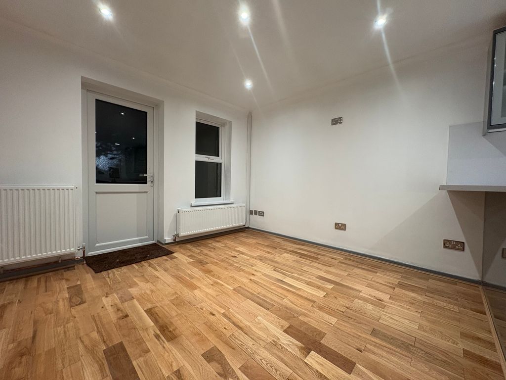 Property photo 3 of 6 Image