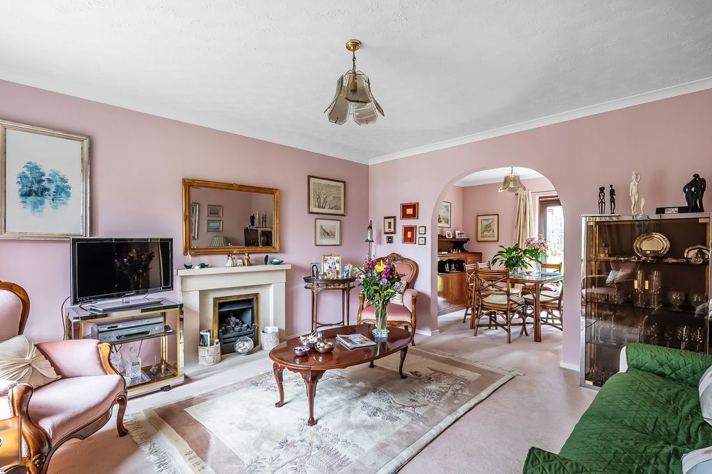 Property photo 2 of 28