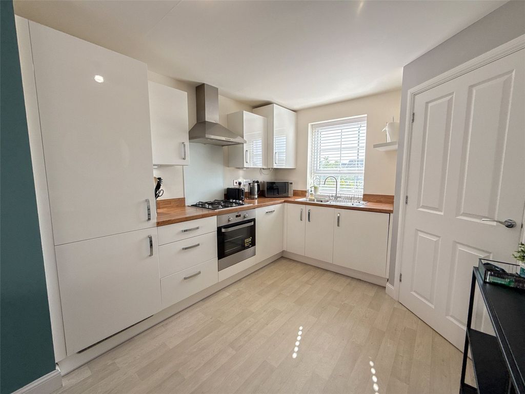 Property photo 3 of 12 Kitchen