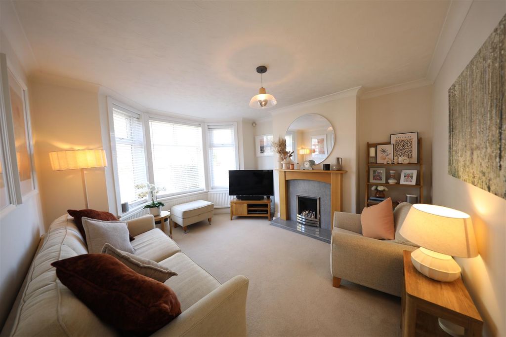 Property photo 2 of 27 Living Room