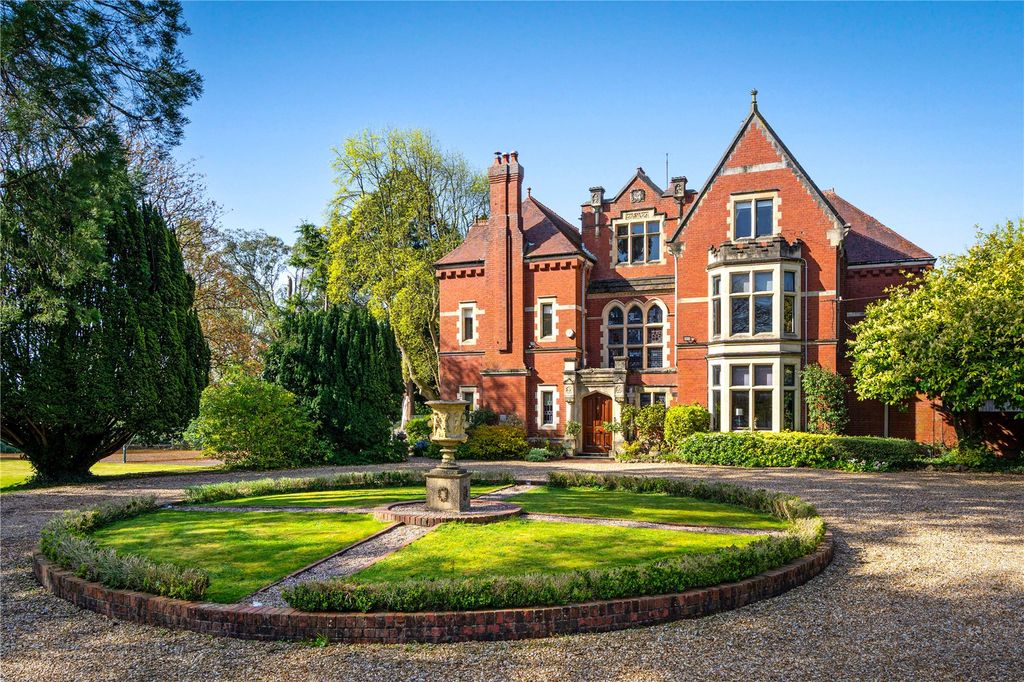 Property photo 1 of 27 House. Partnership