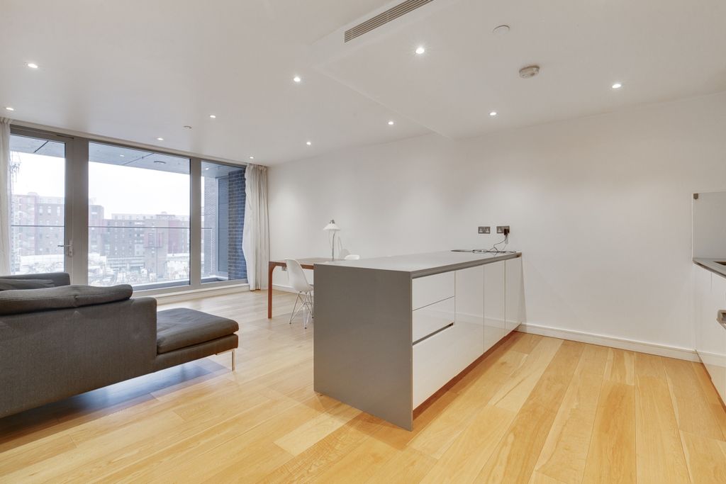 Property photo 3 of 13 Regents Wharf