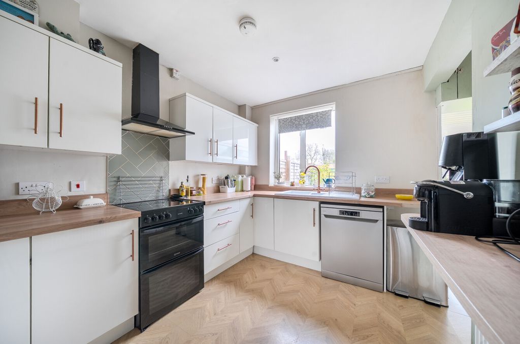 Property photo 3 of 23 1435721-11-69c69c...