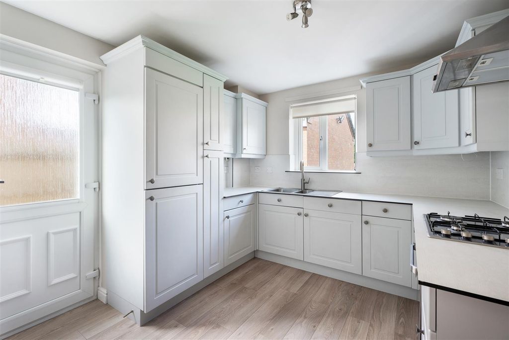 Property photo 3 of 18 15Sherwood-08.Jpg