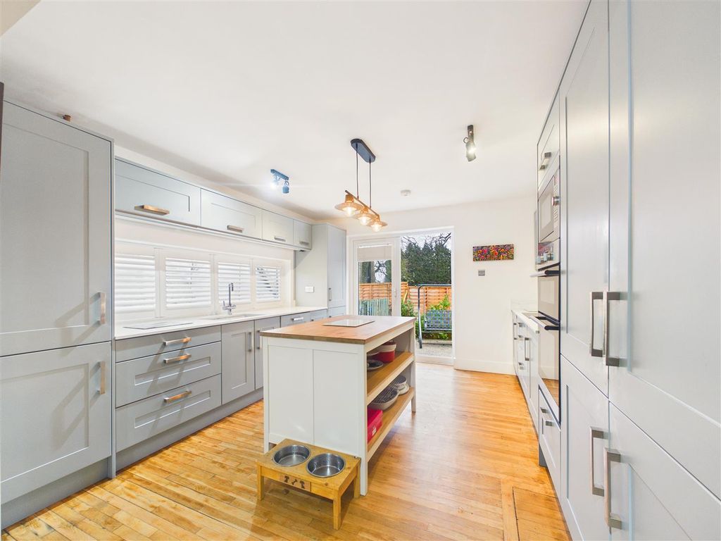 Property photo 2 of 16 Cam05451G0-Pr0101-Still005.Jpg